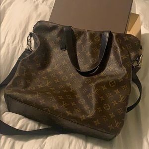 MAKE ME AN OFFER!!! LOUIS VUITTON MASCASSAR.